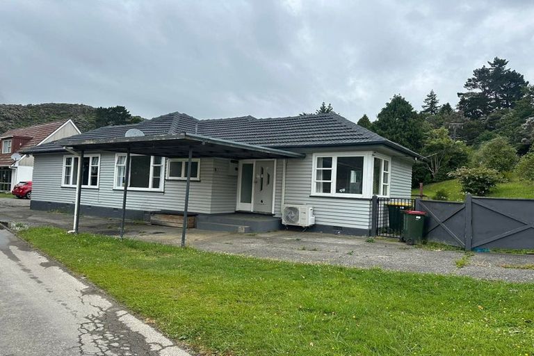 Photo of property in 3a Kopara Grove, Stokes Valley, Lower Hutt, 5019