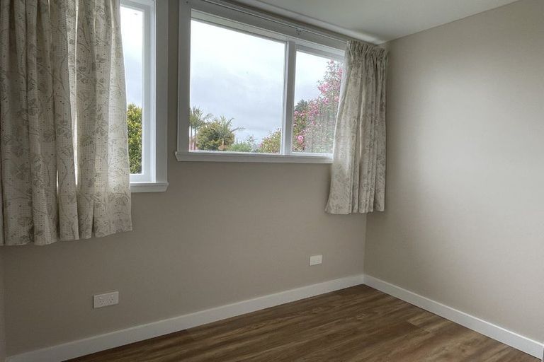 Photo of property in 1/35 Evelyn Place, Hillcrest, Auckland, 0627