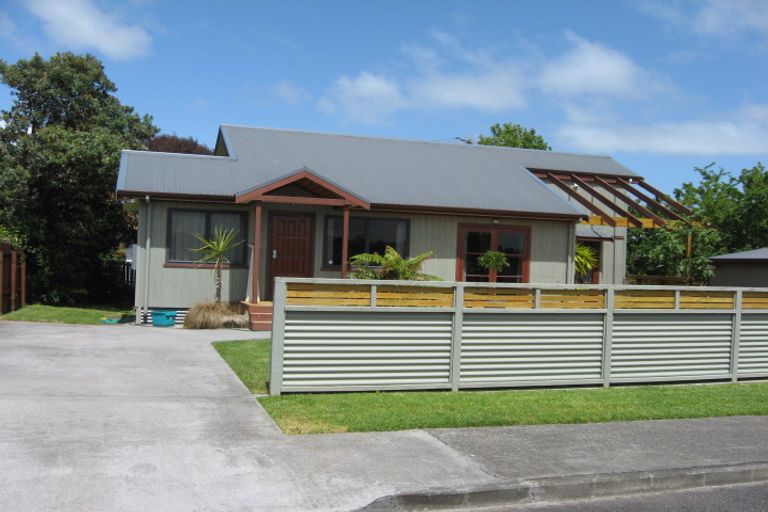 Photo of property in 13 Murray Street, Drury, 2113
