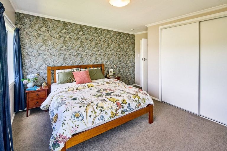 Photo of property in 35 Lincoln Avenue, Tawa, Wellington, 5028