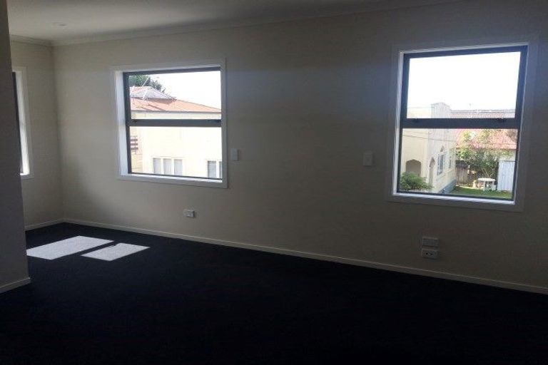 Photo of property in 2/42 Charlemont Street, Whitiora, Hamilton, 3200