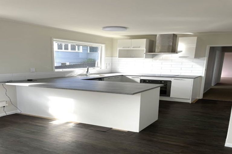 Photo of property in 1/53 Seaview Road, Castor Bay, Auckland, 0620