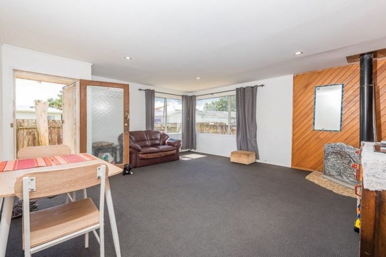Photo of property in 2/37 John Walker Drive, Manurewa, Auckland, 2102