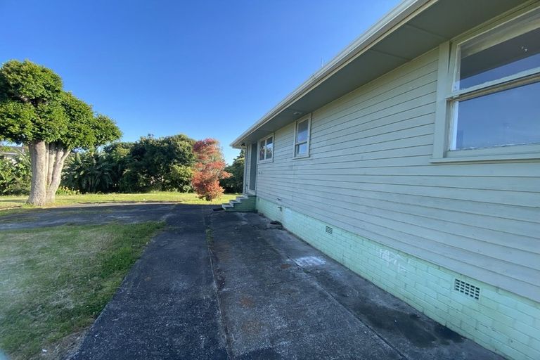 Photo of property in 18 Geoffrey Place, Mangere East, Auckland, 2024