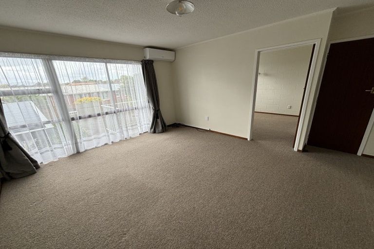 Photo of property in 6 Tiraumea Street, Palmerston North, 4410