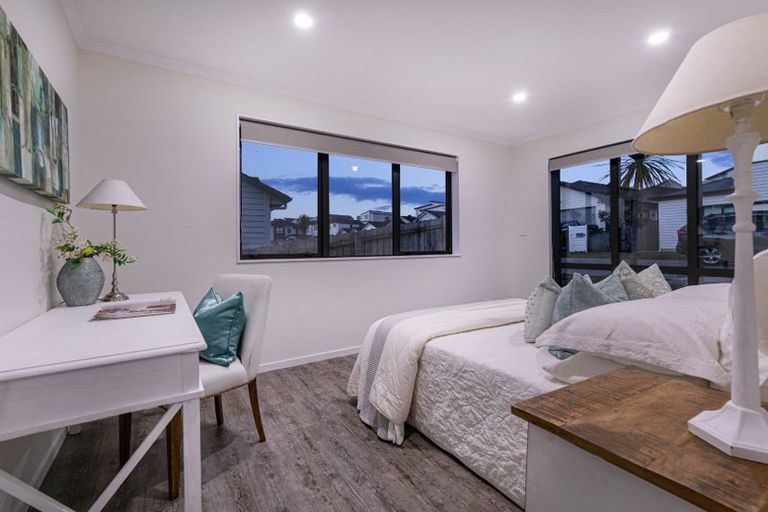 Photo of property in 5 Franheim Crescent, Orewa, 0931