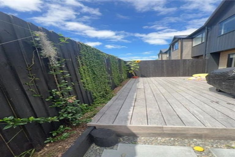 Photo of property in 16d Hamurana Place, Te Atatu Peninsula, Auckland, 0610