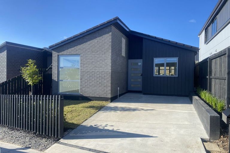 Photo of property in 34 Papai Lane, Massey, Auckland, 0614