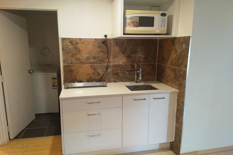 Photo of property in 21 Oaktree Avenue, Browns Bay, Auckland, 0630