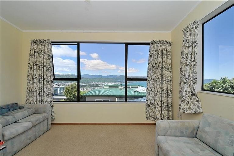 Photo of property in 11 Te Whiti Grove, Korokoro, Lower Hutt, 5012