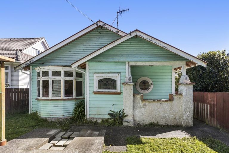 Photo of property in 32 The Parade, Island Bay, Wellington, 6023