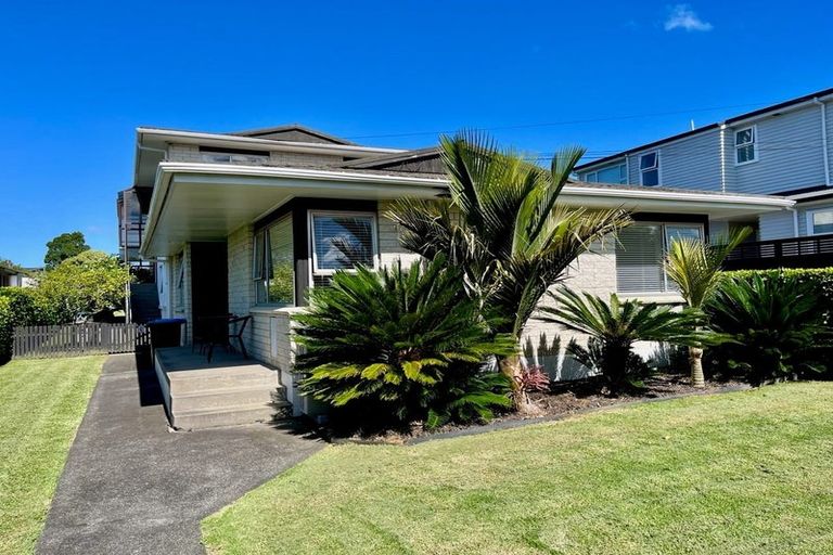 Photo of property in 27 Wainui Avenue, Point Chevalier, Auckland, 1022