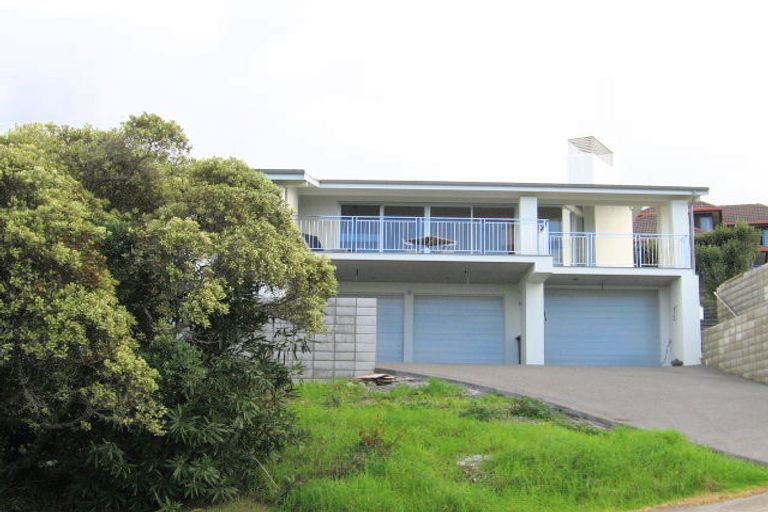 Photo of property in 4 Chelverton Terrace, Red Beach, 0932