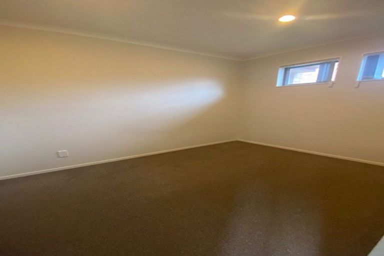 Photo of property in 18 Whekau Drive, Takanini, 2112