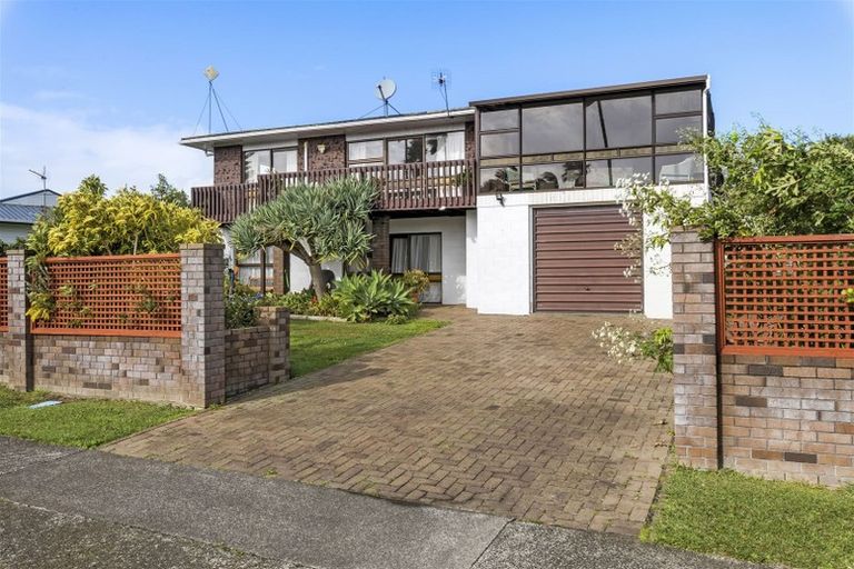 Photo of property in 60 Torkar Road, Clarks Beach, 2122