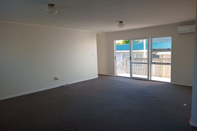 Photo of property in 40 Farquhar Road, Glendene, Auckland, 0602