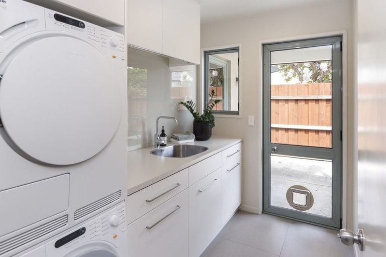 Photo of property in 23 Glenharrow Avenue, Avonhead, Christchurch, 8042