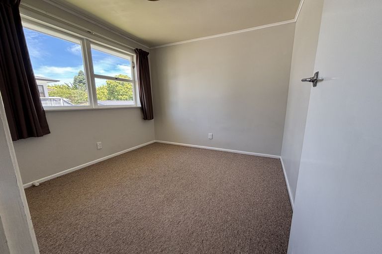 Photo of property in 40 Kingdale Road, Henderson, Auckland, 0610