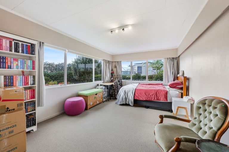 Photo of property in 19 Takutai Avenue, Bucklands Beach, Auckland, 2012
