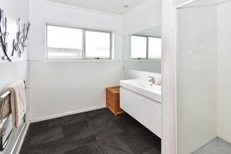 Photo of property in 9 Challen Close, Conifer Grove, Takanini, 2112