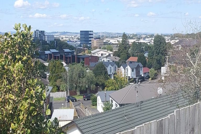 Photo of property in 12 Ruawai Road, Mount Wellington, Auckland, 1060