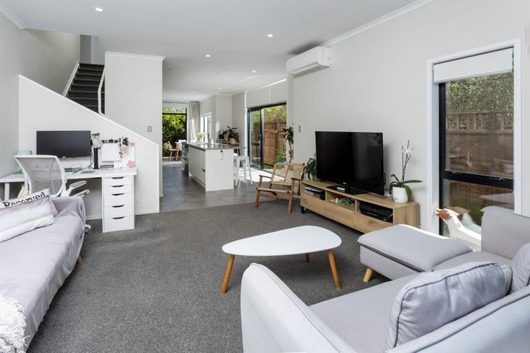 Photo of property in 2 Rarahu Road, Hobsonville, Auckland, 0616