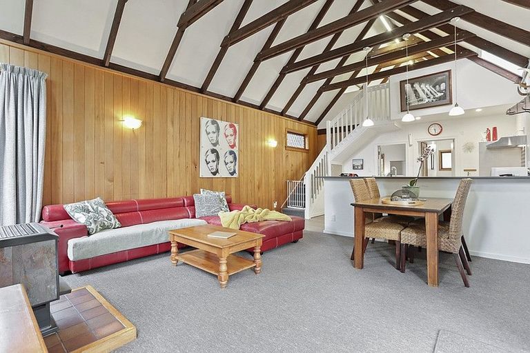 Photo of property in 43 West Lynn Road, Titirangi, Auckland, 0604