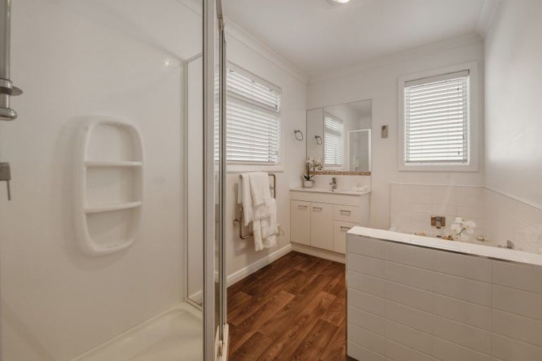 Photo of property in 30 Angela Place, Kinloch, Taupo, 3377