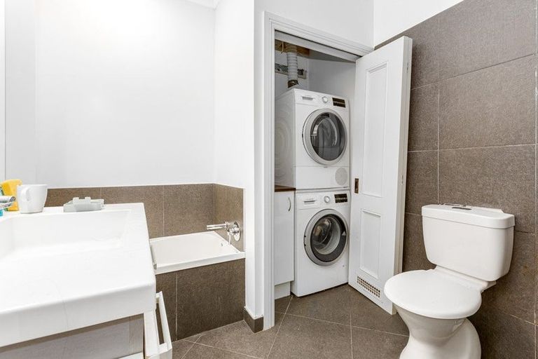 Photo of property in 44 Aurora Terrace, Kelburn, Wellington, 6012