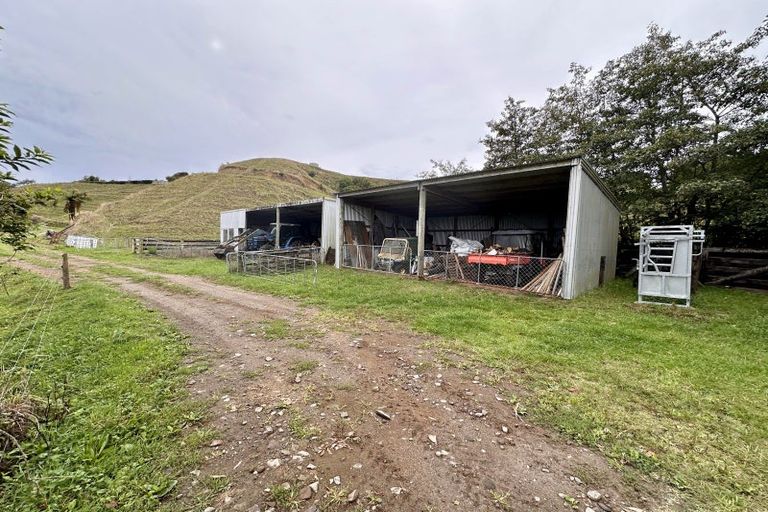 Photo of property in 114 Ackworth Road, Lepperton, New Plymouth, 4373