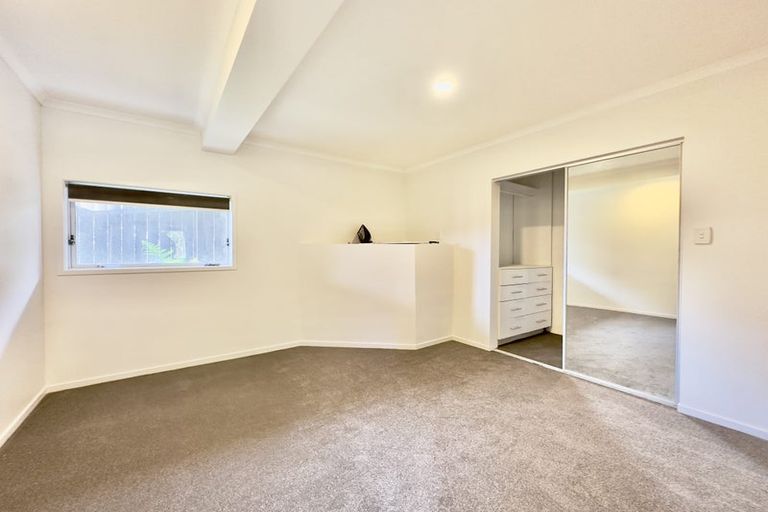 Photo of property in 2/49 Archers Road, Hillcrest, Auckland, 0629