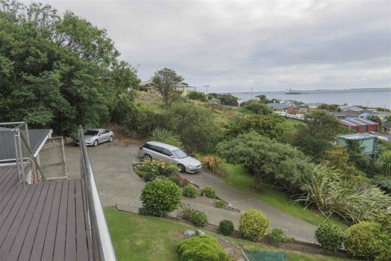Photo of property in 86 Marine Parade, Bluff, 9814