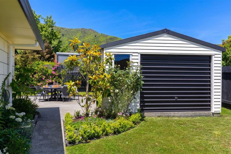 Photo of property in 108 Moana View Road, Waikawa, Picton, 7220