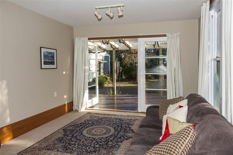 Photo of property in 135 Somerfield Street, Somerfield, Christchurch, 8024