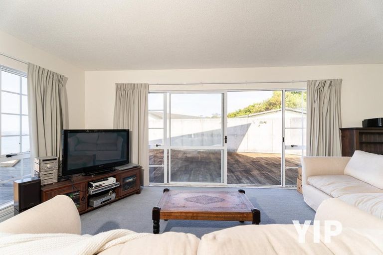 Photo of property in 4a Sunhaven Drive, Newlands, Wellington, 6037