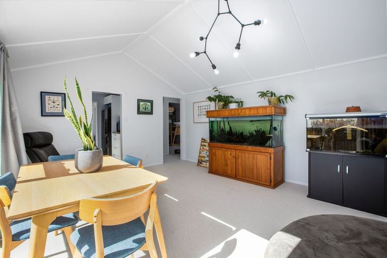 Photo of property in 2/11 Mervyn Place, Plimmerton, Porirua, 5026