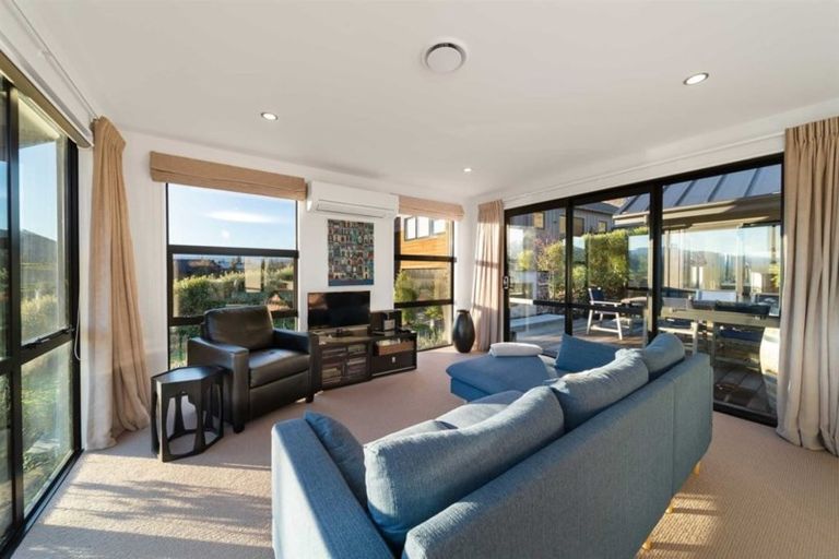 Photo of property in 25 Hackett Road, Jacks Point, Queenstown, 9371