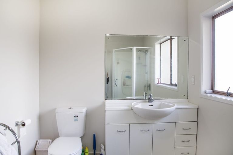 Photo of property in 93 Chelsea View Drive, Chatswood, Auckland, 0626