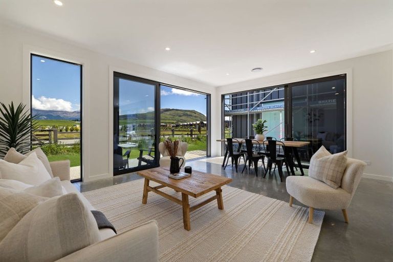 Photo of property in 24 Taurus Lane, Jacks Point, 9371