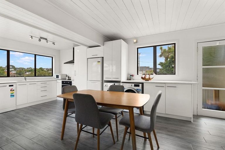 Photo of property in 82 Browns Bay Road, Rothesay Bay, Auckland, 0630