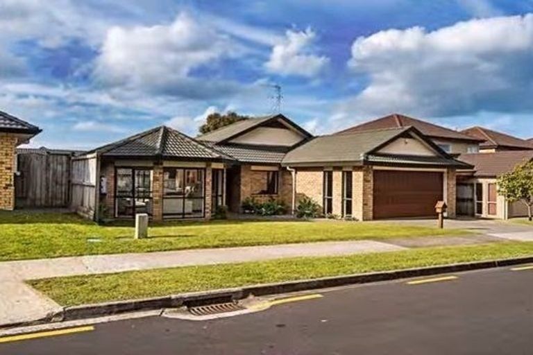 Photo of property in 36 Lilybank Crescent, East Tamaki, Auckland, 2013