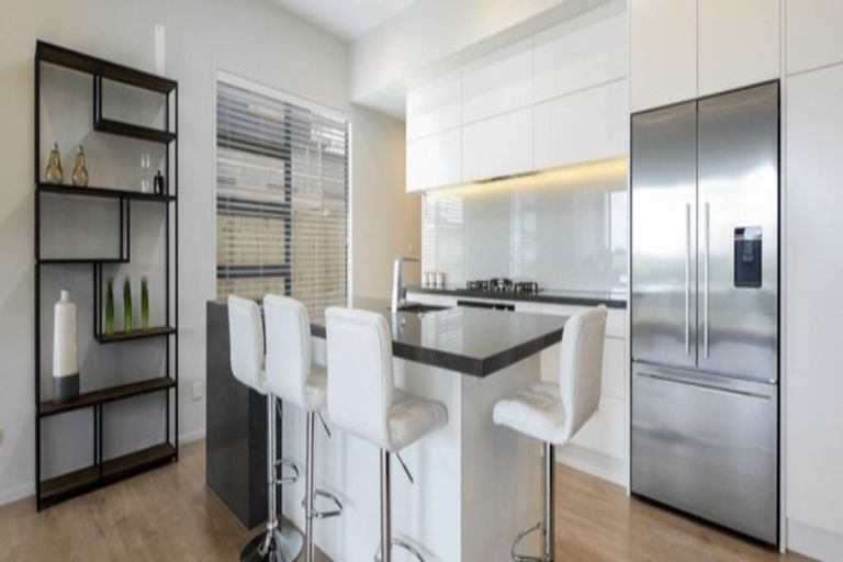 Photo of property in 25 Vogwill Road, Kumeu, 0810