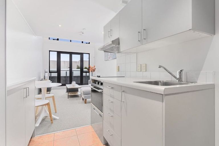 Photo of property in 13b/30 Westward Ho, Glen Eden, Auckland, 0602