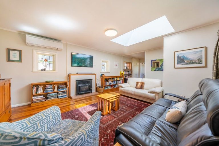 Photo of property in 3 Waitohu Road, York Bay, Lower Hutt, 5013