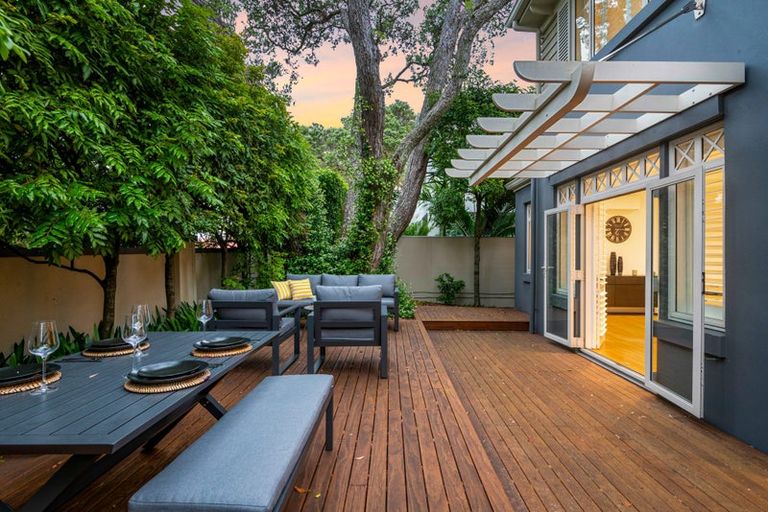 Photo of property in 270 Hurstmere Road, Takapuna, Auckland, 0622