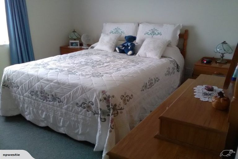 Photo of property in 3a Simons Street, Moturoa, New Plymouth, 4310