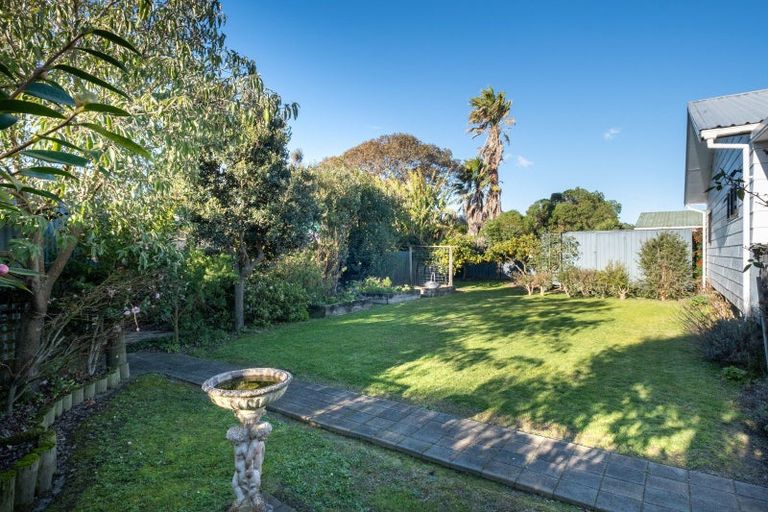 Photo of property in 10 Oregon Road, Te Awanga, 4102
