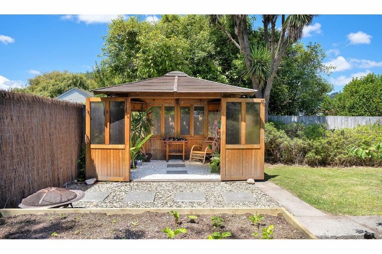 Photo of property in 22 Wilsons Road, Saint Martins, Christchurch, 8022