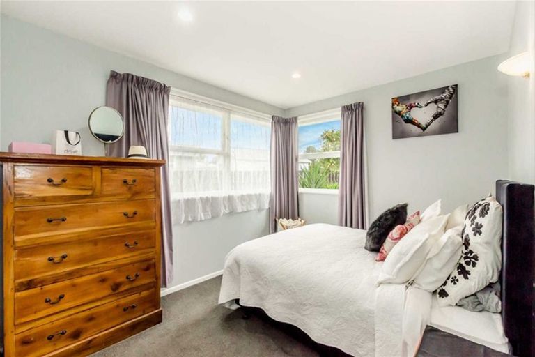 Photo of property in 43 Walton Road, Paraparaumu Beach, Paraparaumu, 5032