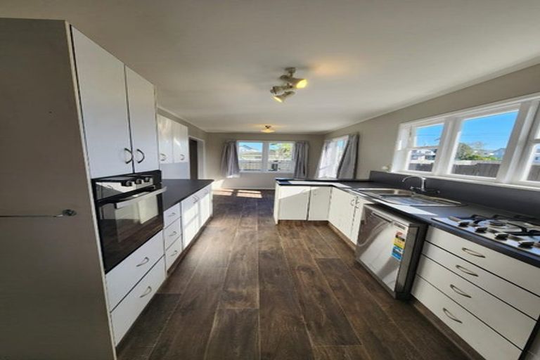 Photo of property in 11 Fernaig Street, Papakura, 2110